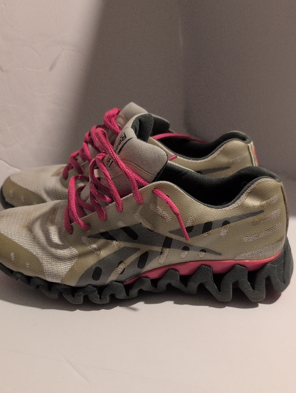 Women's Reebok Athletic Sneakers in Beige with Pink Accents